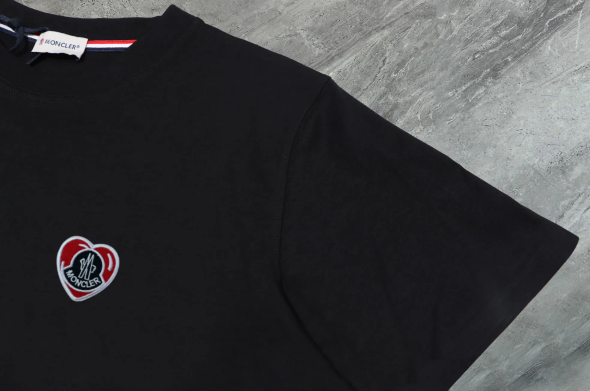 《 》 《Moncler~ 》2025New Arrival Quality T , Versatile Quality ！ ‼ 32 250G ‼ ， ， ， ， T 🤪 Sizes：S-M-L-XL-2XL ：Black，White， Same Style